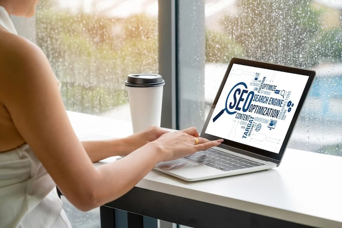 Optymalizacja SEO dla handlu online na ekranie komputera