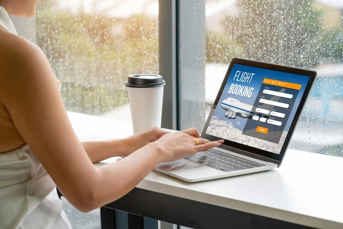 Strona internetowa rezerwacji lotów z systemem rezerwacji