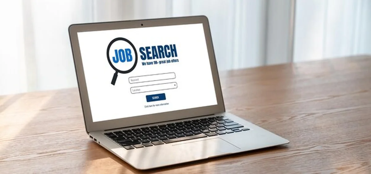 Wyszukiwanie pracy online na modnej stronie internetowej