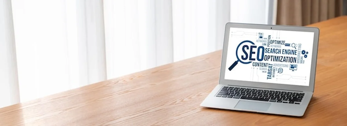 Optymalizacja SEO dla e-handlu na ekranie komputera