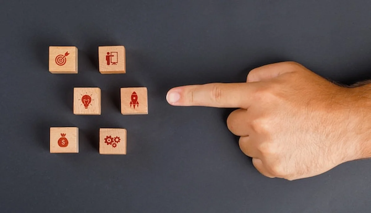 Koncepcja biznesowa na ciemny szary stół