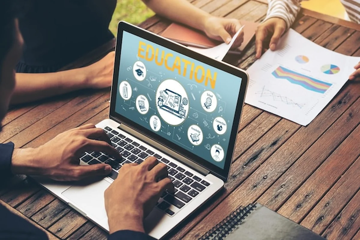 Strona internetowa e-learning z oprogramowaniem dla uczniów